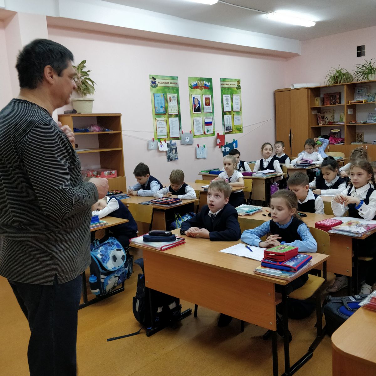 Найти классов. Лицей 62. Ученики 1 д класса. Лицей 62 Кемерово форма. МАОУ лицей 62 новости лицея.